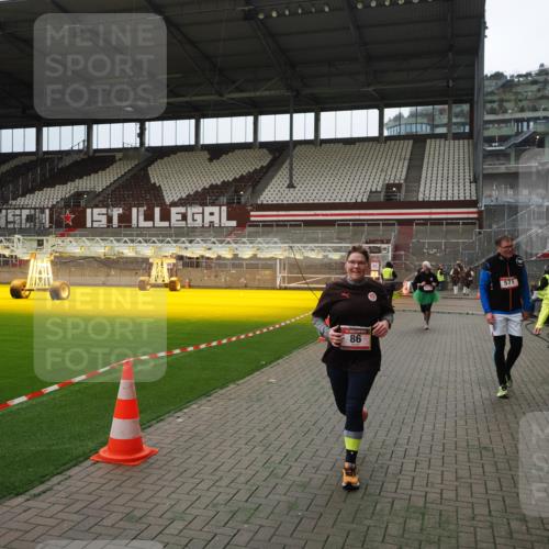 07.12.2025 - St. Pauli X-Mass-Run No. 15 Fabian Wolf http://msf.ph/oto/9397394 07.12.2025 10:44:54 Ziel 86, 2058, 4876 meine-sportfotos.de
