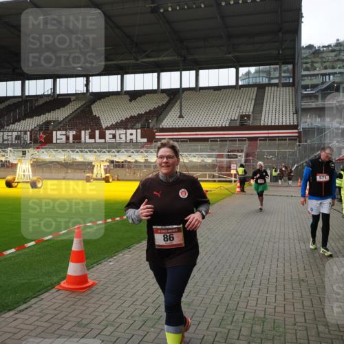 07.12.2025 - St. Pauli X-Mass-Run No. 15 Fabian Wolf http://msf.ph/oto/9397397 07.12.2025 10:44:54 Ziel 86, 2058, 4876 meine-sportfotos.de