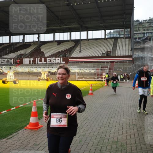 07.12.2025 - St. Pauli X-Mass-Run No. 15 Fabian Wolf http://msf.ph/oto/9397398 07.12.2025 10:44:55 Ziel 86, 2058, 4876 meine-sportfotos.de