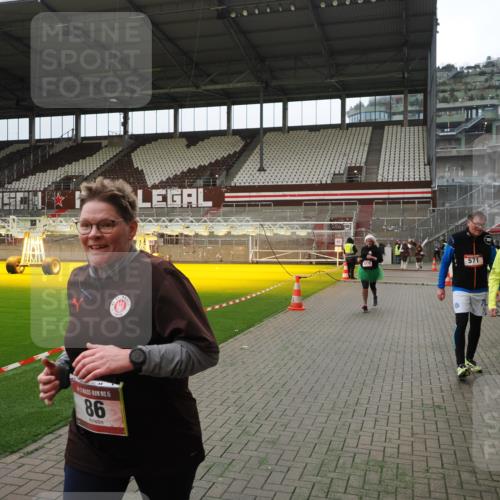 07.12.2025 - St. Pauli X-Mass-Run No. 15 Fabian Wolf http://msf.ph/oto/9397399 07.12.2025 10:44:55 Ziel 86, 2058, 4876 meine-sportfotos.de