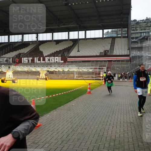 07.12.2025 - St. Pauli X-Mass-Run No. 15 Fabian Wolf http://msf.ph/oto/9397400 07.12.2025 10:44:55 Ziel 86, 2058, 4876 meine-sportfotos.de