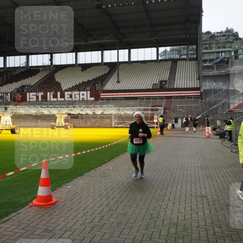 07.12.2025 - St. Pauli X-Mass-Run No. 15 Fabian Wolf http://msf.ph/oto/9397409 07.12.2025 10:44:57 Ziel 86, 791, 2058, 4876 meine-sportfotos.de