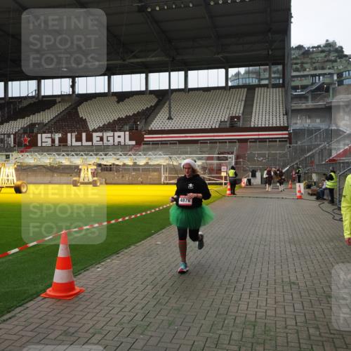 07.12.2025 - St. Pauli X-Mass-Run No. 15 Fabian Wolf http://msf.ph/oto/9397410 07.12.2025 10:44:57 Ziel 86, 791, 2058, 4876 meine-sportfotos.de