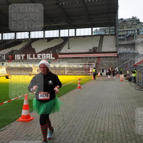 07.12.2025 - St. Pauli X-Mass-Run No. 15 Fabian Wolf http://msf.ph/oto/9397411 07.12.2025 10:44:58 Ziel 86, 791, 793, 2058, 4876 meine-sportfotos.de