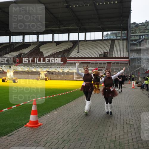 07.12.2025 - St. Pauli X-Mass-Run No. 15 Fabian Wolf http://msf.ph/oto/9397414 07.12.2025 10:45:05 Ziel 86, 791, 793, 1415, 1419, 1546, 2158, 2524, 2525, 4876 meine-sportfotos.de