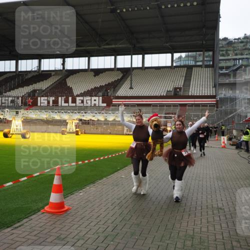 07.12.2025 - St. Pauli X-Mass-Run No. 15 Fabian Wolf http://msf.ph/oto/9397415 07.12.2025 10:45:05 Ziel 86, 791, 793, 1415, 1419, 1546, 2158, 2524, 2525, 4876 meine-sportfotos.de