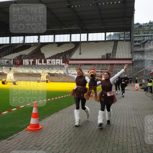 07.12.2025 - St. Pauli X-Mass-Run No. 15 Fabian Wolf http://msf.ph/oto/9397416 07.12.2025 10:45:05 Ziel 86, 791, 793, 1415, 1419, 1546, 2158, 2524, 2525, 4876 meine-sportfotos.de