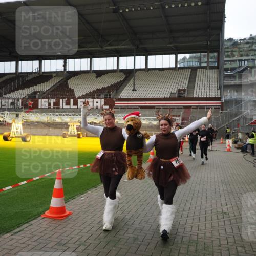 07.12.2025 - St. Pauli X-Mass-Run No. 15 Fabian Wolf http://msf.ph/oto/9397418 07.12.2025 10:45:05 Ziel 86, 791, 793, 1415, 1419, 1546, 2158, 2524, 2525, 4876 meine-sportfotos.de