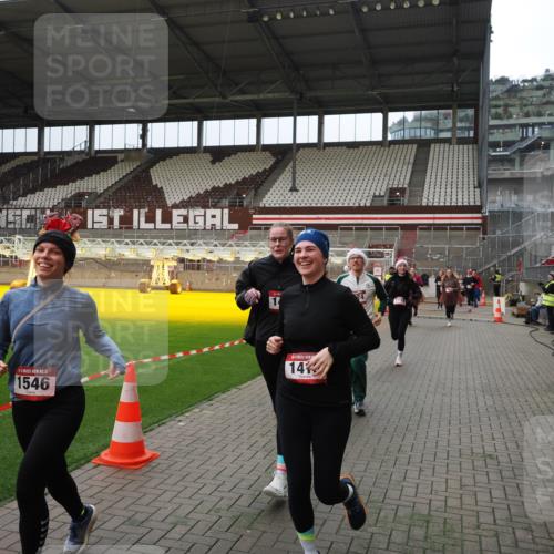 07.12.2025 - St. Pauli X-Mass-Run No. 15 Fabian Wolf http://msf.ph/oto/9397423 07.12.2025 10:45:09 Ziel 631, 636, 791, 793, 1245, 1415, 1419, 1546, 2158, 2524, 2525, 3350, 4876 meine-sportfotos.de