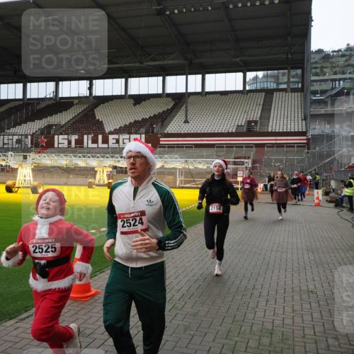 07.12.2025 - St. Pauli X-Mass-Run No. 15 Fabian Wolf http://msf.ph/oto/9397431 07.12.2025 10:45:11 Ziel 631, 636, 791, 793, 1245, 1415, 1419, 1546, 2086, 2158, 2524, 2525, 3350 meine-sportfotos.de