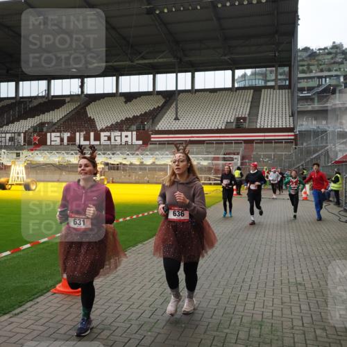07.12.2025 - St. Pauli X-Mass-Run No. 15 Fabian Wolf http://msf.ph/oto/9397442 07.12.2025 10:45:14 Ziel 82, 631, 636, 791, 793, 1245, 1415, 1419, 1546, 2086, 2158, 2220, 2524, 2525, 3350 meine-sportfotos.de