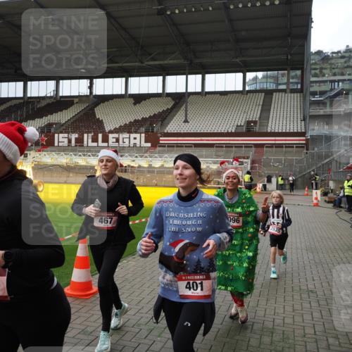 07.12.2025 - St. Pauli X-Mass-Run No. 15 Fabian Wolf http://msf.ph/oto/9397484 07.12.2025 10:45:25 Ziel 82, 401, 430, 467, 631, 636, 1096, 1245, 2086, 2220, 2355, 2356, 2535, 2926, 2934, 3350 meine-sportfotos.de