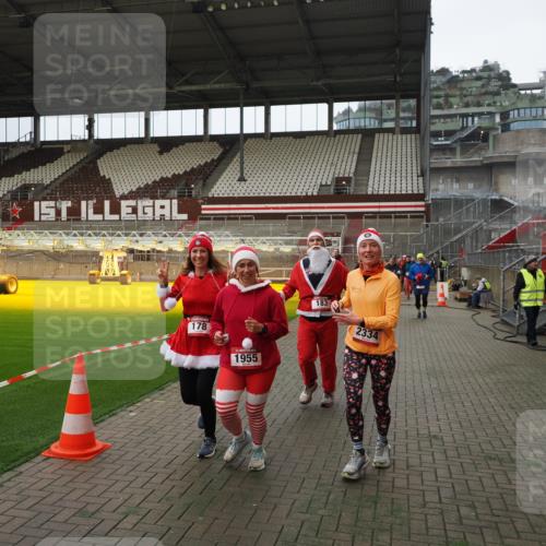 07.12.2025 - St. Pauli X-Mass-Run No. 15 Fabian Wolf http://msf.ph/oto/9397601 07.12.2025 10:46:10 Ziel 38, 41, 162, 168, 178, 183, 908, 1094, 1955, 2080, 2082, 2216, 2334, 2423, 2574, 2733, 2734 meine-sportfotos.de