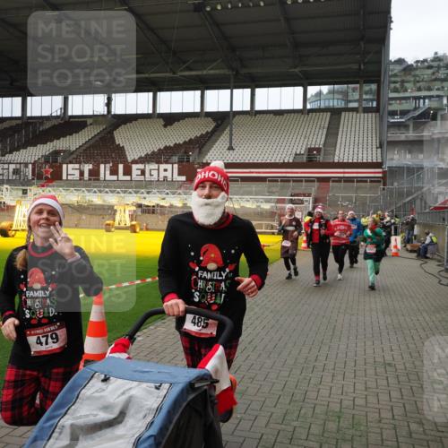 07.12.2025 - St. Pauli X-Mass-Run No. 15 Fabian Wolf http://msf.ph/oto/9397687 07.12.2025 10:46:32 Ziel 153, 221, 479, 485, 639, 641, 914, 917, 921, 1040, 1043, 1242, 2092, 2303, 2306, 2536, 2960, 2965, 2998, 3001, 4589 meine-sportfotos.de