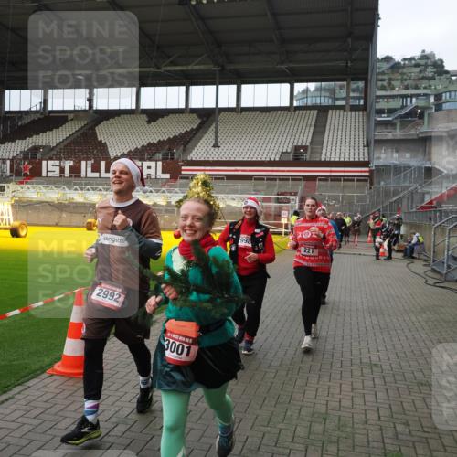 07.12.2025 - St. Pauli X-Mass-Run No. 15 Fabian Wolf http://msf.ph/oto/9397696 07.12.2025 10:46:34 Ziel 58, 221, 479, 485, 639, 641, 914, 917, 921, 1040, 1043, 1242, 2092, 2303, 2306, 2488, 2536, 2960, 2965, 2998, 3001, 4589 meine-sportfotos.de