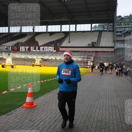 07.12.2025 - St. Pauli X-Mass-Run No. 15 Fabian Wolf http://msf.ph/oto/9397706 07.12.2025 10:46:36 Ziel 58, 81, 221, 479, 485, 639, 641, 921, 1040, 1043, 1242, 2092, 2488, 2536, 2960, 2965, 2998, 3001 meine-sportfotos.de