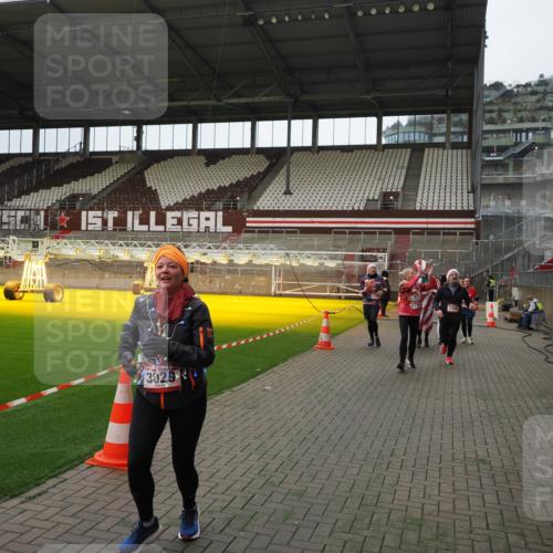 07.12.2025 - St. Pauli X-Mass-Run No. 15 Fabian Wolf http://msf.ph/oto/9397801 07.12.2025 10:47:12 Ziel 231, 1171, 1750, 1819, 2115, 2200, 2683, 2684, 2957, 3029, 3123, 3344 meine-sportfotos.de