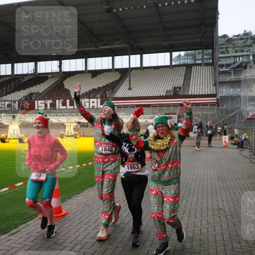 07.12.2025 - St. Pauli X-Mass-Run No. 15 Fabian Wolf http://msf.ph/oto/9397863 07.12.2025 10:47:36 Ziel 60, 78, 309, 522, 523, 1182, 1847, 1848, 1863, 2490, 2566, 2690, 3101, 3102, 3104, 3105, 3360, 4615, 4618, 4853, 4868, 4869 meine-sportfotos.de