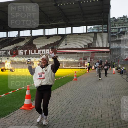 07.12.2025 - St. Pauli X-Mass-Run No. 15 Fabian Wolf http://msf.ph/oto/9397868 07.12.2025 10:47:38 Ziel 60, 78, 309, 522, 523, 1182, 1847, 1848, 1863, 2490, 2566, 2690, 3101, 3102, 3104, 3105, 3360, 4615, 4618, 4853, 4868, 4869 meine-sportfotos.de
