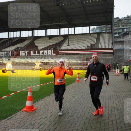 07.12.2025 - St. Pauli X-Mass-Run No. 15 Fabian Wolf http://msf.ph/oto/9397890 07.12.2025 10:47:44 Ziel 78, 1555, 2490, 2566, 2690, 3104, 3105, 4072, 4615, 4618, 4863 meine-sportfotos.de