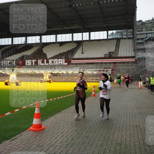 07.12.2025 - St. Pauli X-Mass-Run No. 15 Fabian Wolf http://msf.ph/oto/9397898 07.12.2025 10:47:46 Ziel 78, 282, 1555, 2490, 2566, 2690, 4072, 4615, 4618, 4863 meine-sportfotos.de