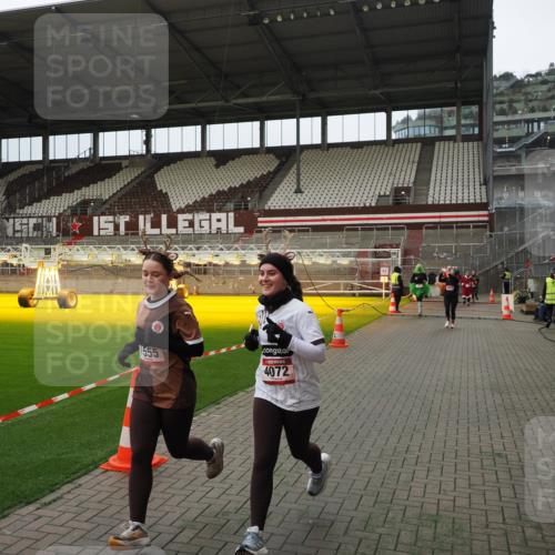 07.12.2025 - St. Pauli X-Mass-Run No. 15 Fabian Wolf http://msf.ph/oto/9397902 07.12.2025 10:47:47 Ziel 282, 513, 553, 1555, 2490, 2566, 2690, 4072, 4615, 4618, 4863 meine-sportfotos.de
