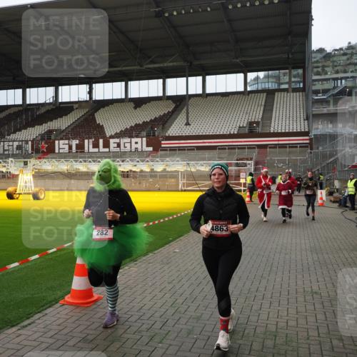 07.12.2025 - St. Pauli X-Mass-Run No. 15 Fabian Wolf http://msf.ph/oto/9397911 07.12.2025 10:47:52 Ziel 282, 513, 553, 1555, 2490, 2566, 2608, 2611, 2690, 4072, 4615, 4618, 4863 meine-sportfotos.de