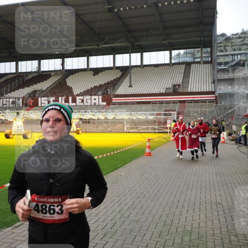 07.12.2025 - St. Pauli X-Mass-Run No. 15 Fabian Wolf http://msf.ph/oto/9397915 07.12.2025 10:47:53 Ziel 282, 513, 553, 1555, 2490, 2566, 2608, 2611, 4072, 4615, 4618, 4863 meine-sportfotos.de