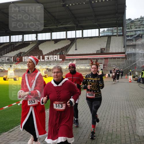 07.12.2025 - St. Pauli X-Mass-Run No. 15 Fabian Wolf http://msf.ph/oto/9397925 07.12.2025 10:47:57 Ziel 282, 472, 513, 553, 1555, 2608, 2611, 4072, 4863 meine-sportfotos.de