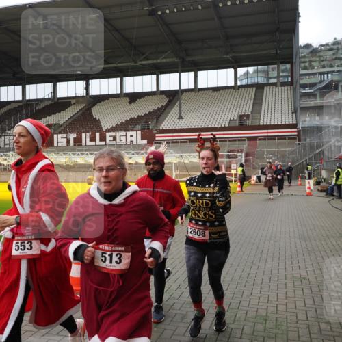 07.12.2025 - St. Pauli X-Mass-Run No. 15 Fabian Wolf http://msf.ph/oto/9397926 07.12.2025 10:47:57 Ziel 282, 472, 513, 553, 1555, 2608, 2611, 4072, 4863 meine-sportfotos.de