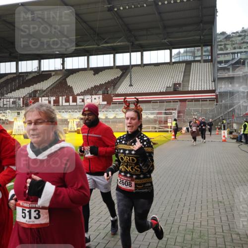 07.12.2025 - St. Pauli X-Mass-Run No. 15 Fabian Wolf http://msf.ph/oto/9397927 07.12.2025 10:47:57 Ziel 282, 472, 513, 553, 1555, 2608, 2611, 4072, 4863 meine-sportfotos.de