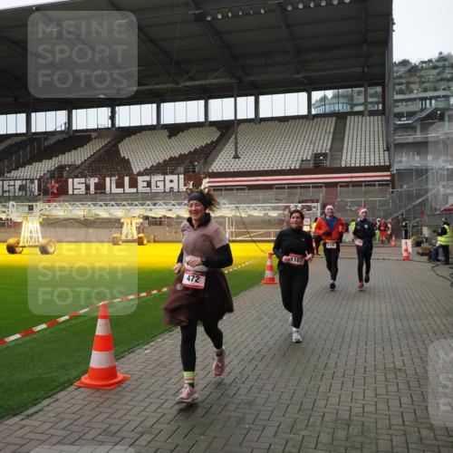 07.12.2025 - St. Pauli X-Mass-Run No. 15 Fabian Wolf http://msf.ph/oto/9397935 07.12.2025 10:48:02 Ziel 282, 472, 513, 553, 1195, 2146, 2147, 2608, 2611, 4863 meine-sportfotos.de