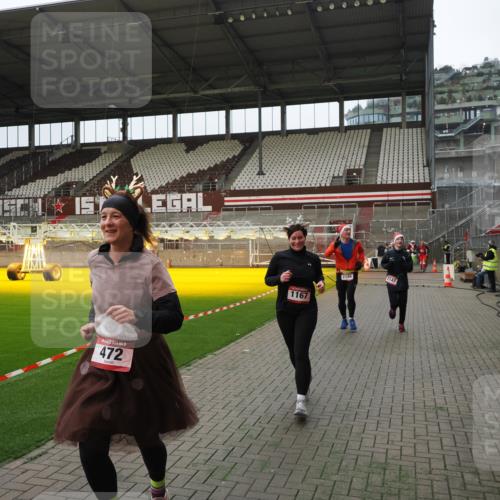 07.12.2025 - St. Pauli X-Mass-Run No. 15 Fabian Wolf http://msf.ph/oto/9397938 07.12.2025 10:48:03 Ziel 282, 472, 513, 553, 1195, 2146, 2147, 2608, 2611, 4863 meine-sportfotos.de