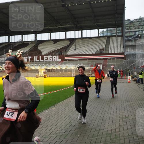 07.12.2025 - St. Pauli X-Mass-Run No. 15 Fabian Wolf http://msf.ph/oto/9397939 07.12.2025 10:48:03 Ziel 282, 472, 513, 553, 1195, 2146, 2147, 2608, 2611, 4863 meine-sportfotos.de