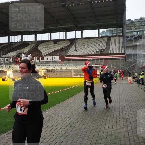 07.12.2025 - St. Pauli X-Mass-Run No. 15 Fabian Wolf http://msf.ph/oto/9397942 07.12.2025 10:48:04 Ziel 282, 472, 513, 553, 1195, 2146, 2147, 2608, 2611 meine-sportfotos.de