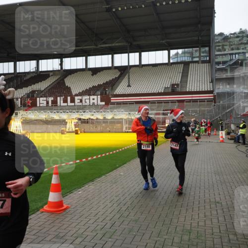 07.12.2025 - St. Pauli X-Mass-Run No. 15 Fabian Wolf http://msf.ph/oto/9397943 07.12.2025 10:48:04 Ziel 282, 472, 513, 553, 1195, 2146, 2147, 2608, 2611 meine-sportfotos.de