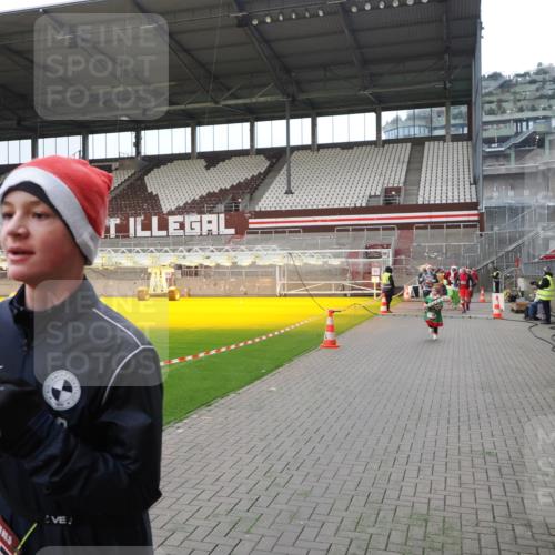 07.12.2025 - St. Pauli X-Mass-Run No. 15 Fabian Wolf http://msf.ph/oto/9397950 07.12.2025 10:48:06 Ziel 472, 513, 553, 1195, 2028, 2146, 2147, 2339, 2501, 2608, 2611, 3018, 3598, 4229 meine-sportfotos.de