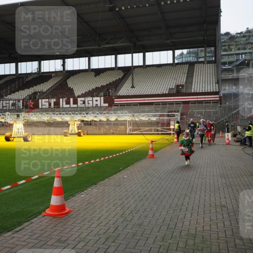 07.12.2025 - St. Pauli X-Mass-Run No. 15 Fabian Wolf http://msf.ph/oto/9397953 07.12.2025 10:48:07 Ziel 472, 513, 553, 1195, 2028, 2146, 2147, 2339, 2501, 2608, 2611, 3018, 3598, 4229 meine-sportfotos.de