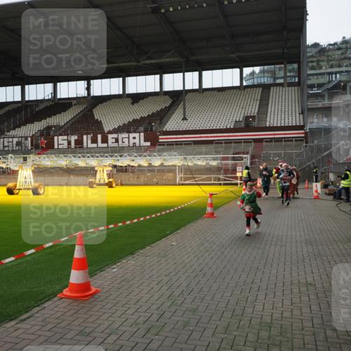 07.12.2025 - St. Pauli X-Mass-Run No. 15 Fabian Wolf http://msf.ph/oto/9397955 07.12.2025 10:48:08 Ziel 472, 1195, 2028, 2146, 2147, 2339, 2501, 2608, 2611, 3018, 3598, 4229 meine-sportfotos.de