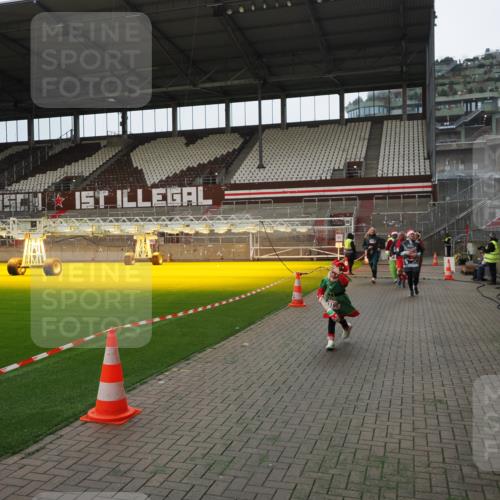 07.12.2025 - St. Pauli X-Mass-Run No. 15 Fabian Wolf http://msf.ph/oto/9397957 07.12.2025 10:48:08 Ziel 472, 1195, 2028, 2146, 2147, 2339, 2501, 2608, 2611, 3018, 3598, 4229 meine-sportfotos.de