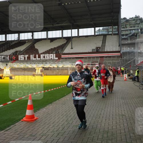 07.12.2025 - St. Pauli X-Mass-Run No. 15 Fabian Wolf http://msf.ph/oto/9397967 07.12.2025 10:48:12 Ziel 472, 876, 1195, 2028, 2146, 2147, 2339, 2501, 3018, 3598, 4229 meine-sportfotos.de