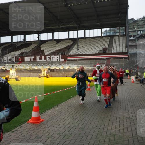 07.12.2025 - St. Pauli X-Mass-Run No. 15 Fabian Wolf http://msf.ph/oto/9397970 07.12.2025 10:48:13 Ziel 472, 876, 1195, 2028, 2146, 2147, 2339, 2501, 3018, 3598, 4229 meine-sportfotos.de
