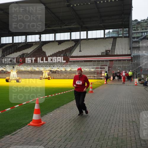 07.12.2025 - St. Pauli X-Mass-Run No. 15 Fabian Wolf http://msf.ph/oto/9397987 07.12.2025 10:48:17 Ziel 876, 1195, 1265, 2028, 2146, 2147, 2339, 2501, 2803, 3018, 3598, 4229 meine-sportfotos.de