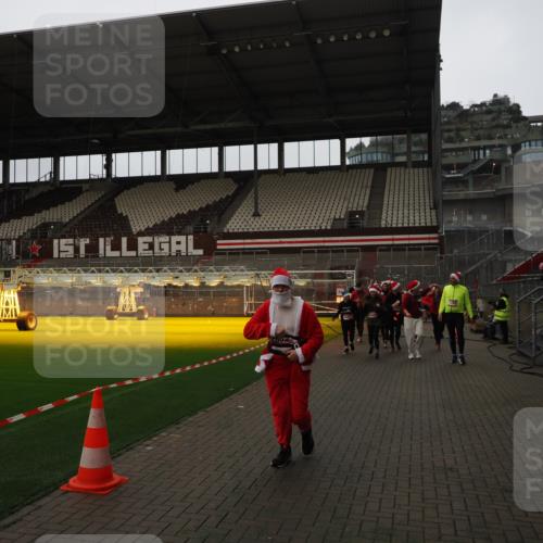 07.12.2025 - St. Pauli X-Mass-Run No. 15 Fabian Wolf http://msf.ph/oto/9397993 07.12.2025 10:48:23 Ziel 577, 876, 1265, 1267, 2028, 2232, 2233, 2235, 2239, 2241, 2339, 2501, 2796, 2797, 2803, 3018, 3598, 4229, 4447, 4598 meine-sportfotos.de