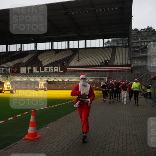 07.12.2025 - St. Pauli X-Mass-Run No. 15 Fabian Wolf http://msf.ph/oto/9397994 07.12.2025 10:48:24 Ziel 577, 876, 1265, 1267, 2028, 2232, 2233, 2235, 2239, 2241, 2339, 2501, 2796, 2797, 2803, 3018, 3598, 4229, 4447, 4598 meine-sportfotos.de