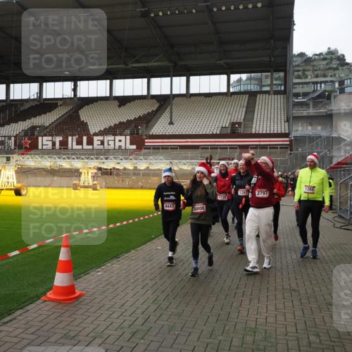 07.12.2025 - St. Pauli X-Mass-Run No. 15 Fabian Wolf http://msf.ph/oto/9398000 07.12.2025 10:48:27 Ziel 577, 633, 876, 1265, 1267, 2232, 2233, 2235, 2239, 2241, 2796, 2797, 2803, 4447, 4598 meine-sportfotos.de