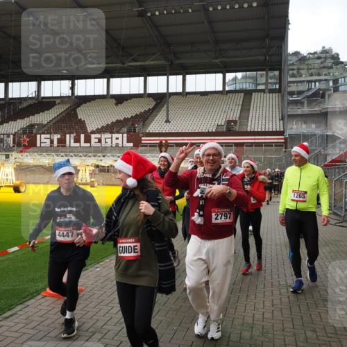 07.12.2025 - St. Pauli X-Mass-Run No. 15 Fabian Wolf http://msf.ph/oto/9398007 07.12.2025 10:48:28 Ziel 233, 577, 633, 876, 1265, 1267, 2232, 2233, 2235, 2239, 2241, 2796, 2797, 2803, 4447, 4598 meine-sportfotos.de