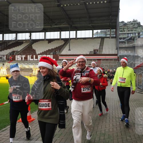 07.12.2025 - St. Pauli X-Mass-Run No. 15 Fabian Wolf http://msf.ph/oto/9398008 07.12.2025 10:48:28 Ziel 233, 577, 633, 876, 1265, 1267, 2232, 2233, 2235, 2239, 2241, 2796, 2797, 2803, 4447, 4598 meine-sportfotos.de