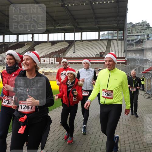 07.12.2025 - St. Pauli X-Mass-Run No. 15 Fabian Wolf http://msf.ph/oto/9398014 07.12.2025 10:48:30 Ziel 233, 290, 577, 633, 876, 935, 1265, 1267, 1515, 1516, 1517, 1521, 2232, 2233, 2235, 2239, 2241, 2796, 2797, 2803, 4447, 4598 meine-sportfotos.de