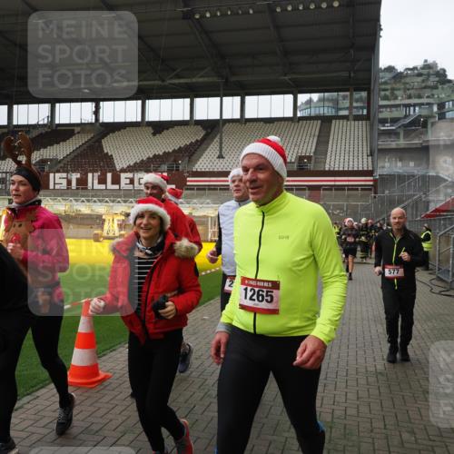 07.12.2025 - St. Pauli X-Mass-Run No. 15 Fabian Wolf http://msf.ph/oto/9398016 07.12.2025 10:48:30 Ziel 233, 290, 577, 633, 876, 935, 1265, 1267, 1515, 1516, 1517, 1521, 2232, 2233, 2235, 2239, 2241, 2796, 2797, 2803, 4447, 4598 meine-sportfotos.de